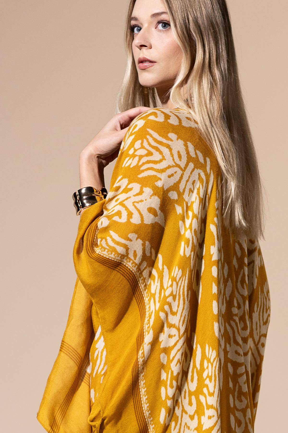 Urbanista - Damask Print Kimono with Sleeves: Mustard / OS