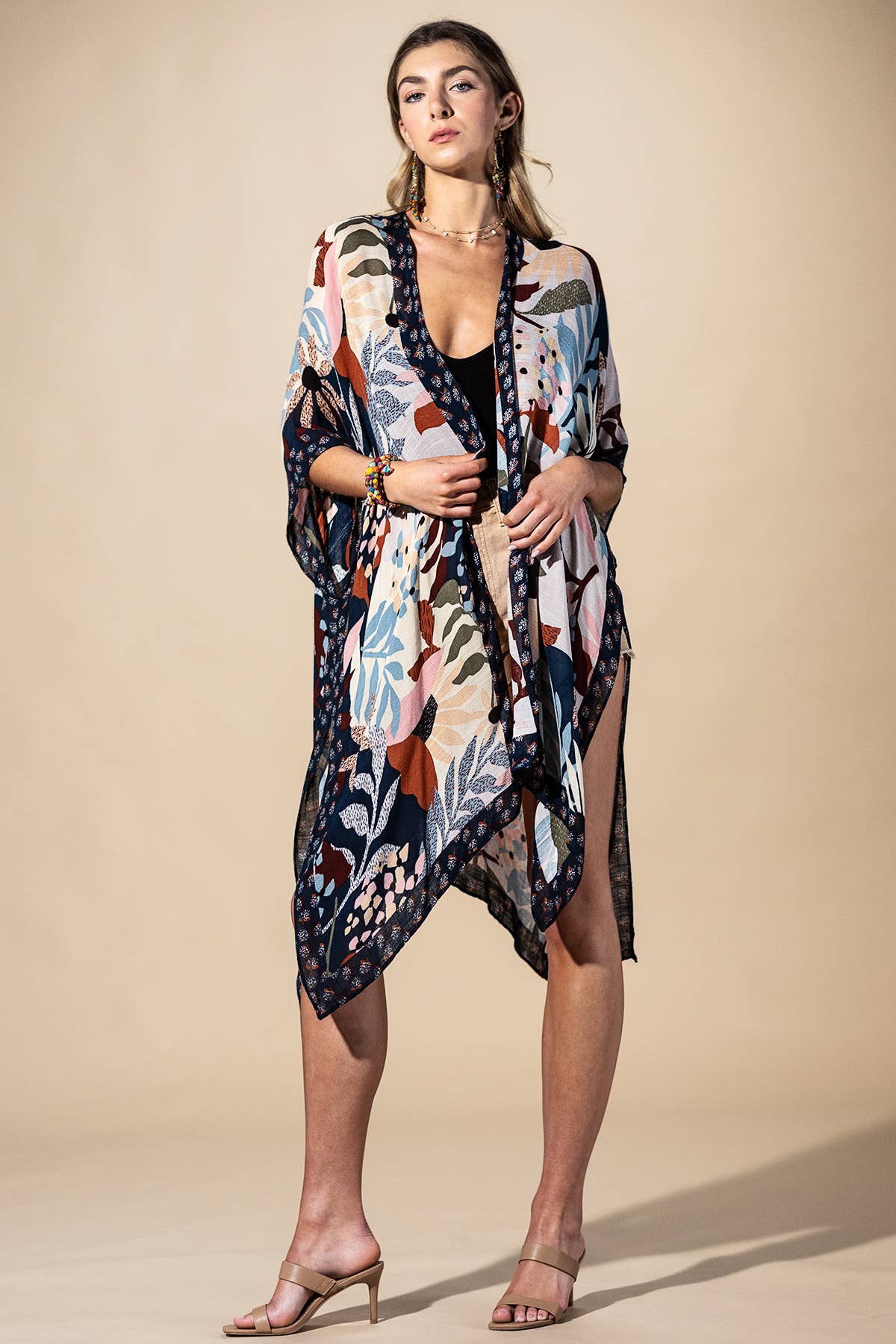Urbanista - Botanical Floral Viscose Kimono: BEIGE/NAVY / OS
